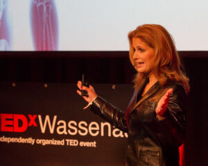 Anneke Brouwer Stemprofessional & Sprekerscoach | Public Speaking Coach & Executive Voice Expert TEDxWassenaar